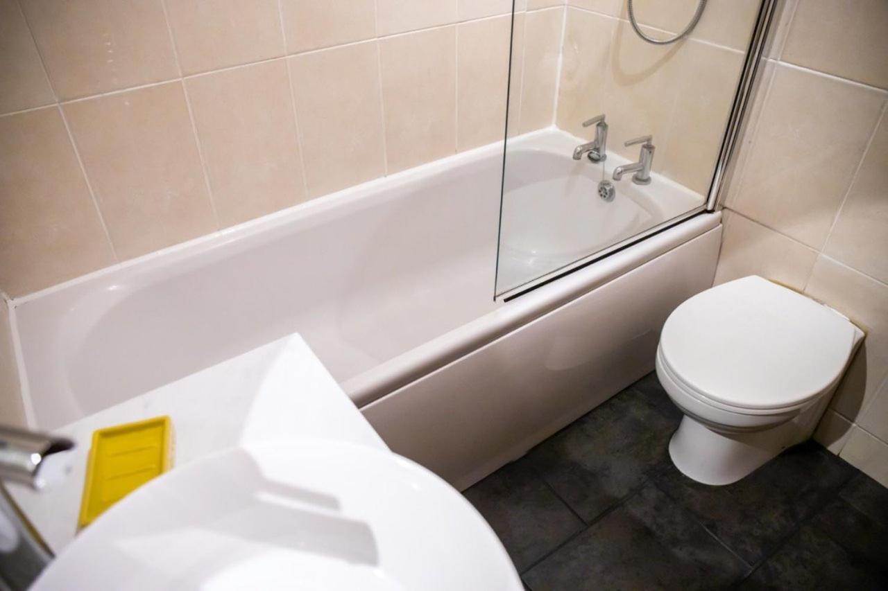 Guestready - Homely Leeds City Apartment Sleep 4 Meanwood Eksteriør billede
