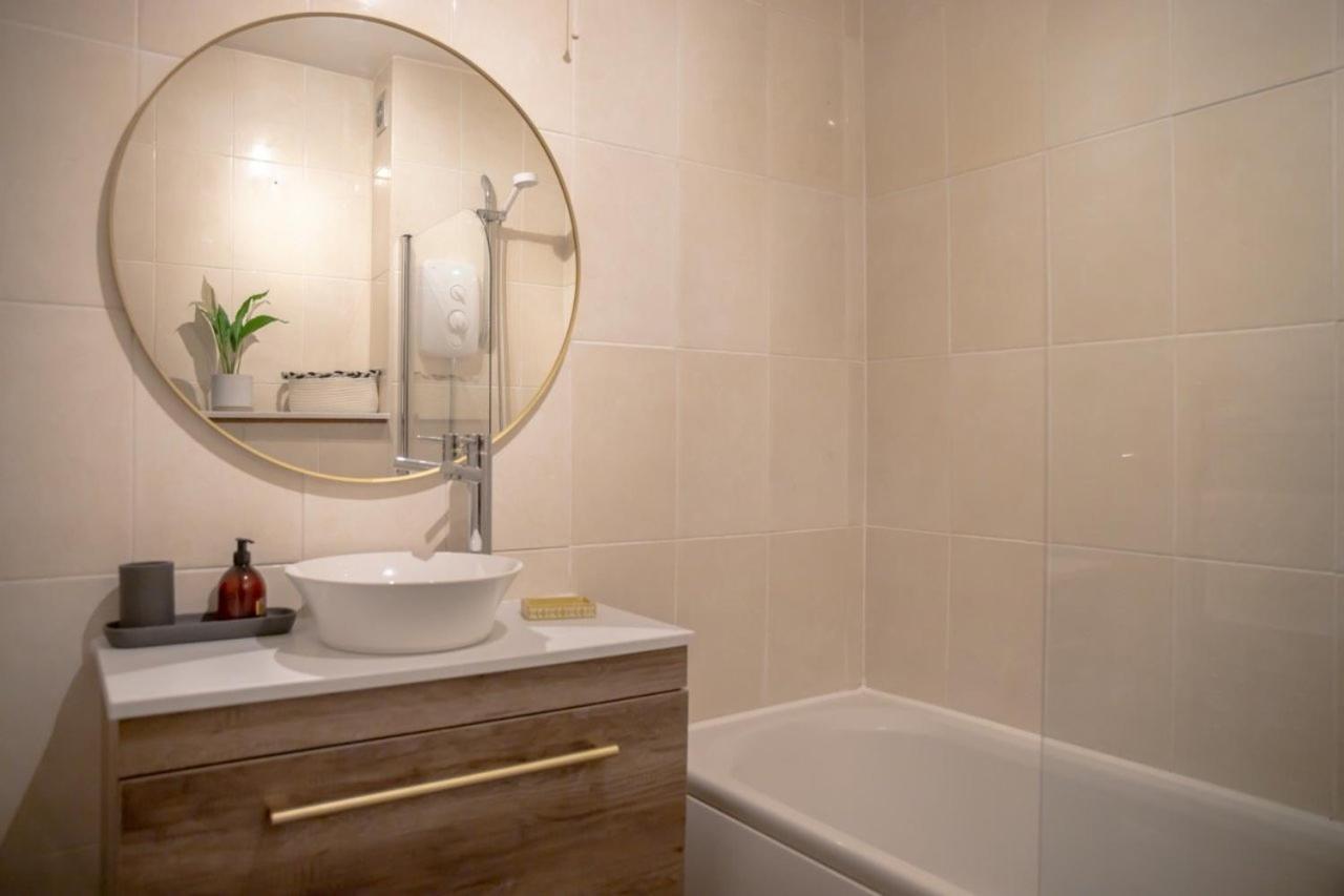Guestready - Homely Leeds City Apartment Sleep 4 Meanwood Eksteriør billede