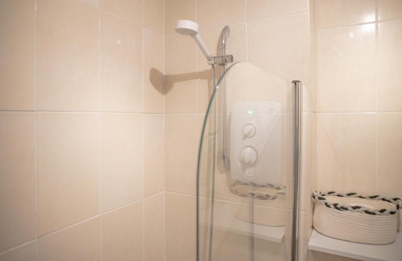 Guestready - Homely Leeds City Apartment Sleep 4 Meanwood Eksteriør billede